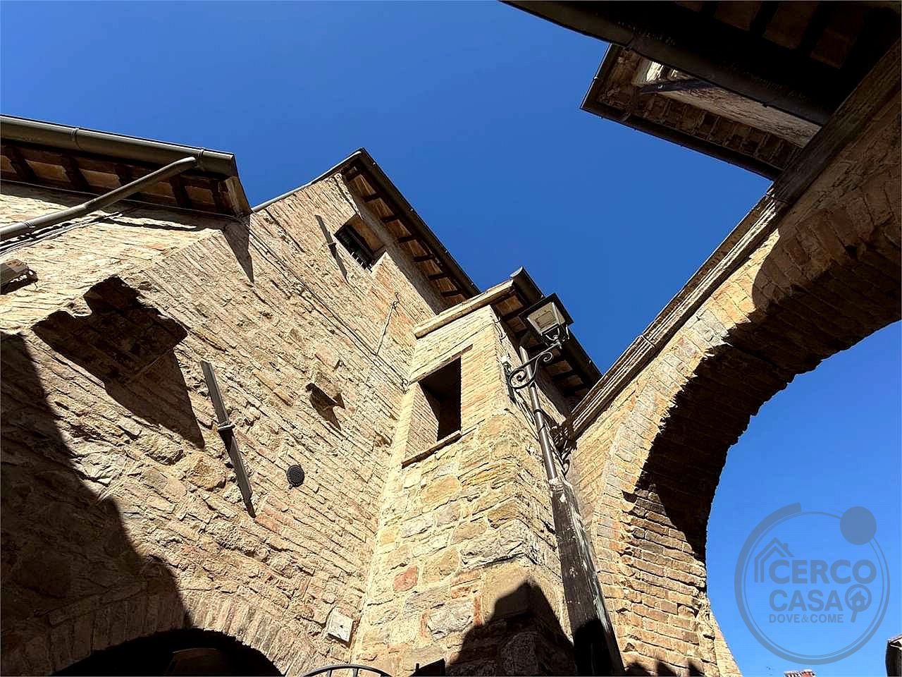 BEVAGNA: DUE APPARTAMENTI IN VENDITA NEL CENTRO STORICO