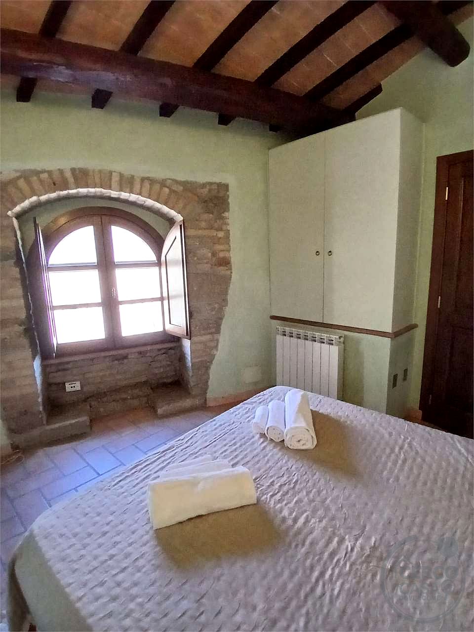 BEVAGNA: CIELO-TERRA IN VENDITA NEL CENTRO STORICO