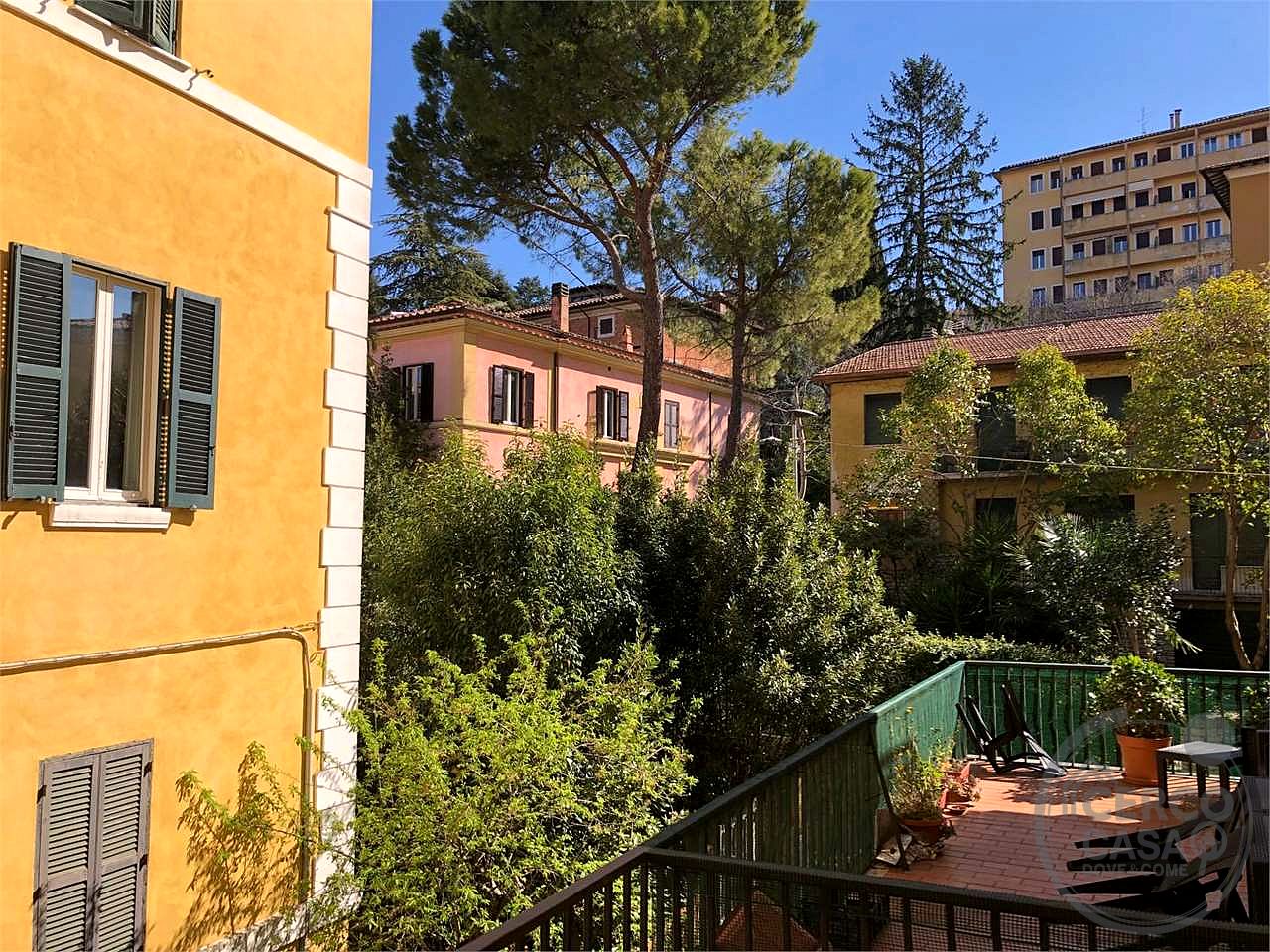 PERUGIA - VIA SPIRITO GUALTIERI: APPARTAMENTO CON TERRAZZO E GARAGE