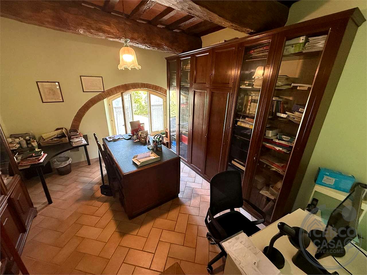TODI - PIAN DI SAN MARTINO: SOLUZIONE INDIPENDENTE CON AMPIA CORTE E ANNESSI