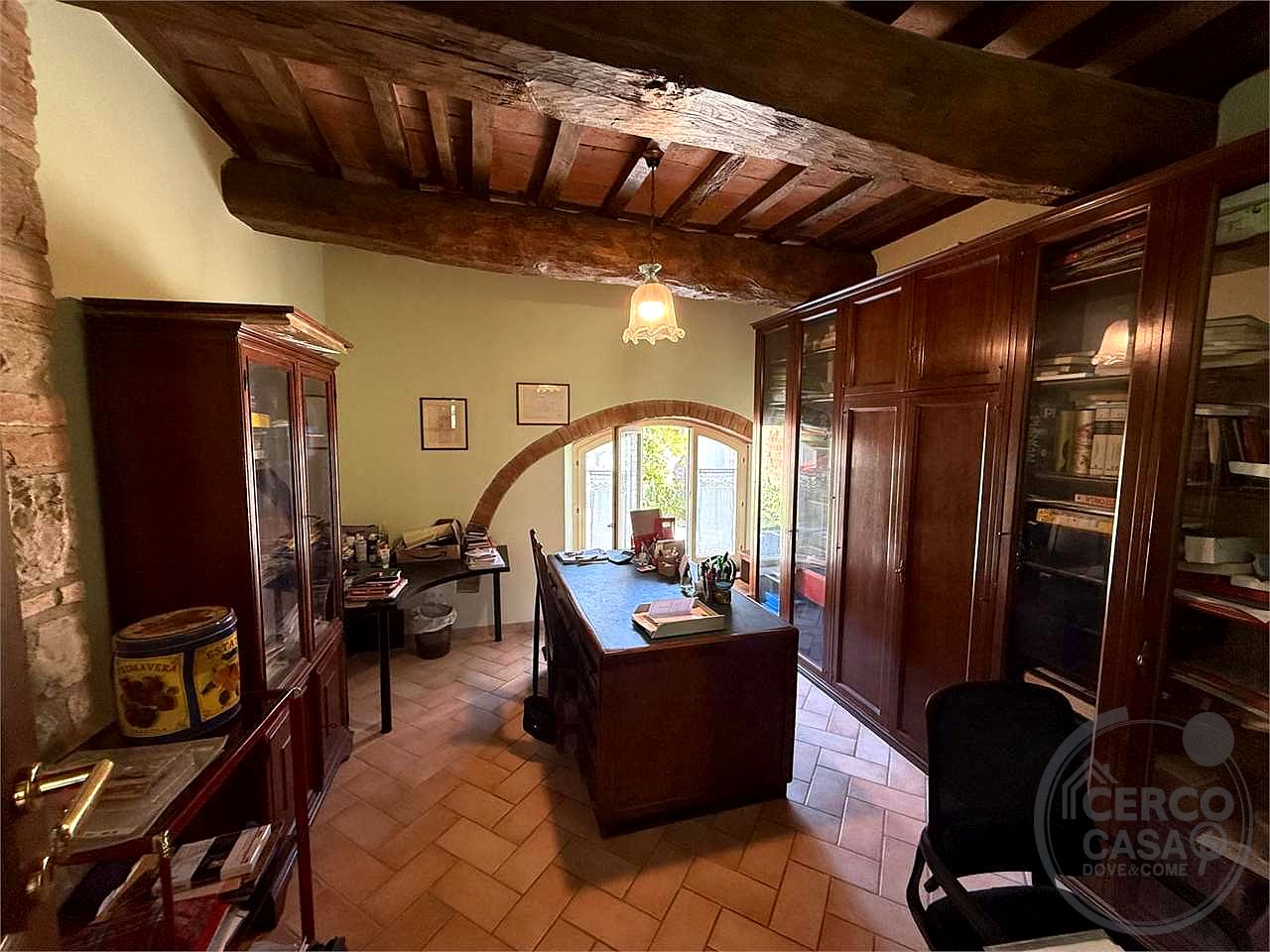 TODI - PIAN DI SAN MARTINO: SOLUZIONE INDIPENDENTE CON AMPIA CORTE E ANNESSI