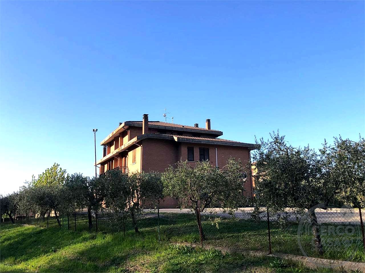 A 8 KM DA TODI: APPARTAMENTO PANORAMICO DI AMPIA METRATURA