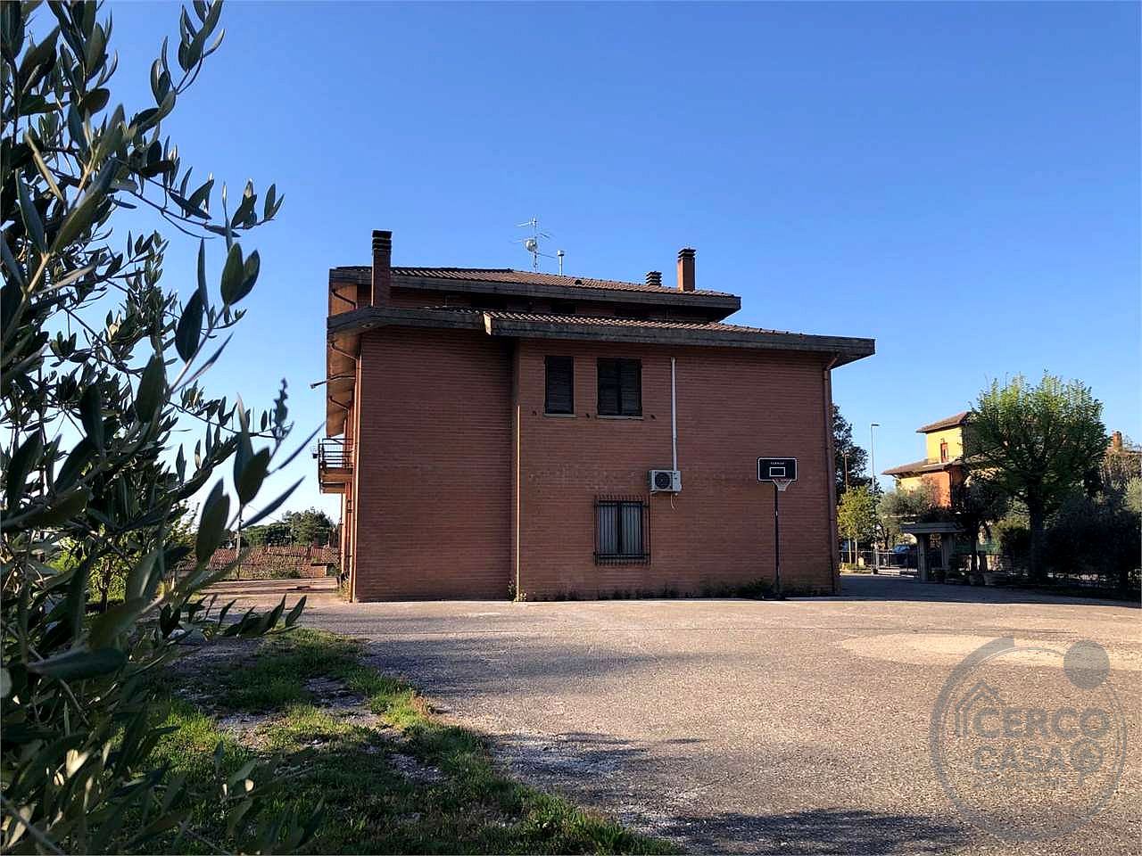 A 8 KM DA TODI: APPARTAMENTO PANORAMICO DI AMPIA METRATURA