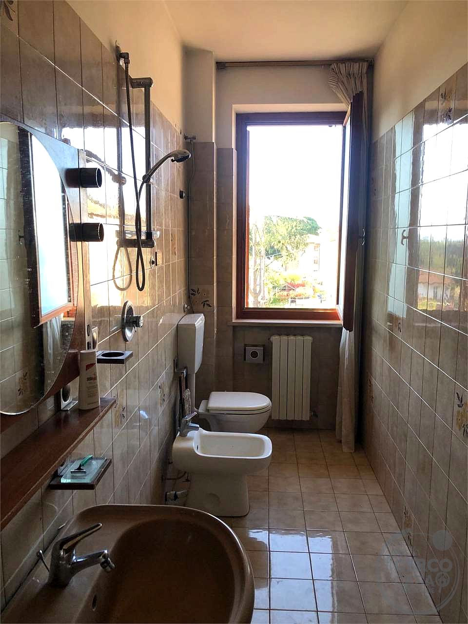 A 8 KM DA TODI: APPARTAMENTO PANORAMICO DI AMPIA METRATURA