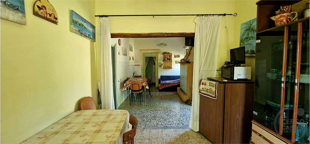 TODI - PIAN DI SAN MARTINO: CASALE CON TERRENO CIRCOSTANTE