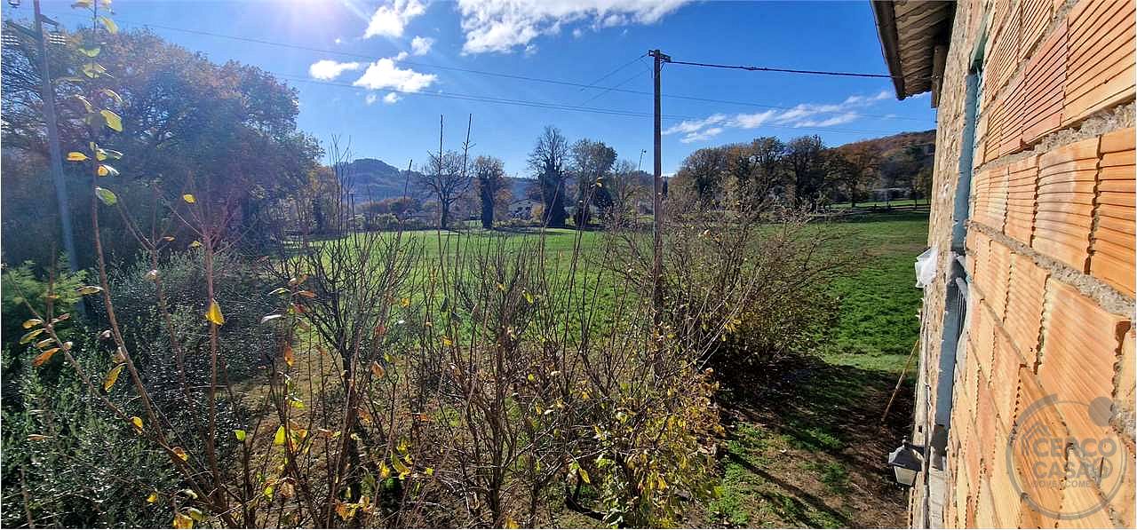 TODI - PIAN DI SAN MARTINO: CASALE CON TERRENO CIRCOSTANTE