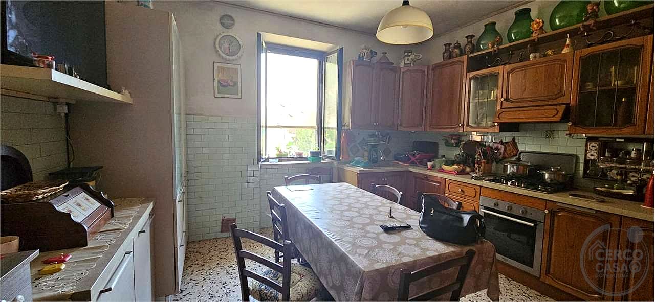 TODI – PANTALLA : APPARTAMENTO CON GARAGE E MAGAZZINO