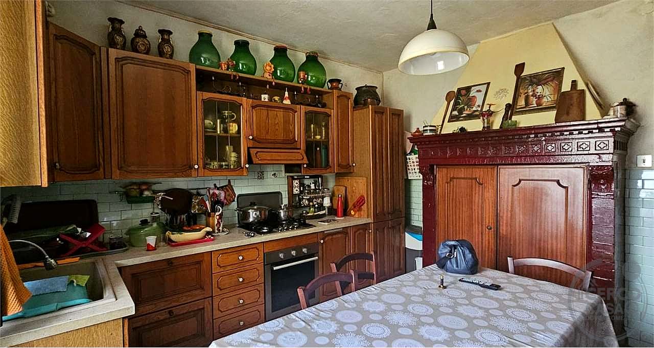 TODI – PANTALLA : APPARTAMENTO CON GARAGE E MAGAZZINO
