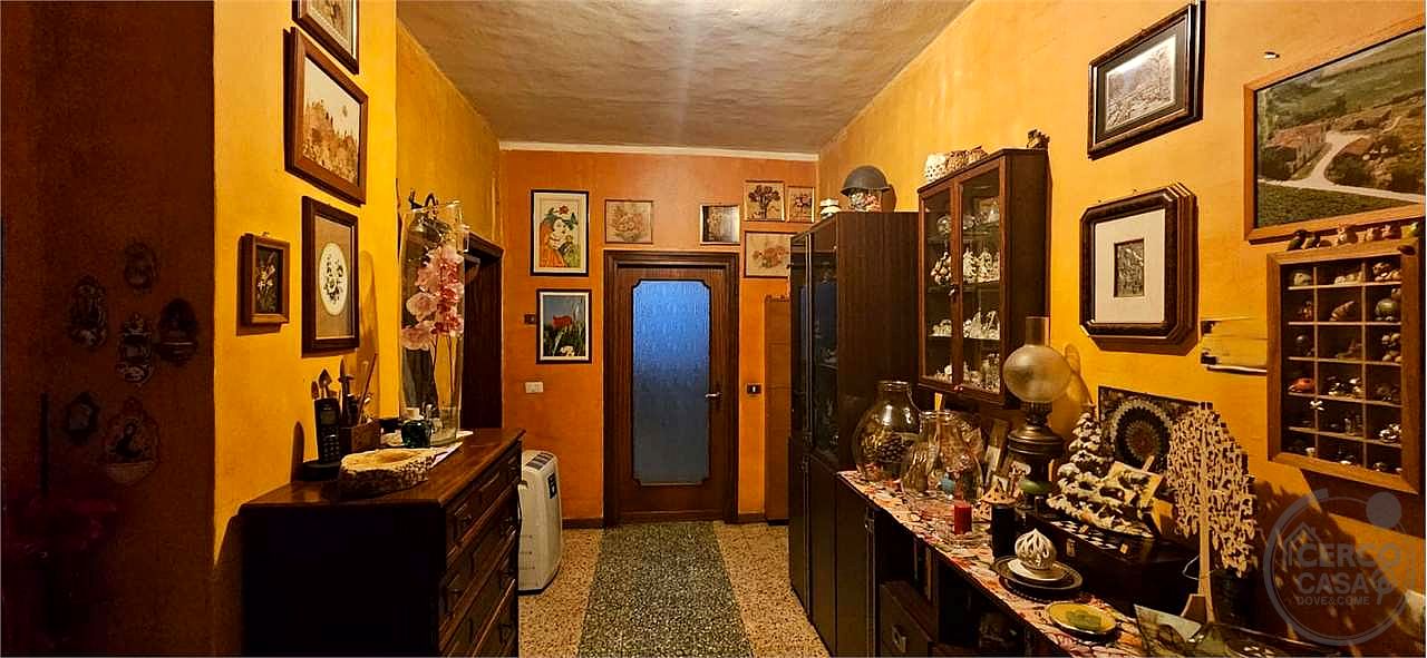 TODI – PANTALLA : APPARTAMENTO CON GARAGE E MAGAZZINO