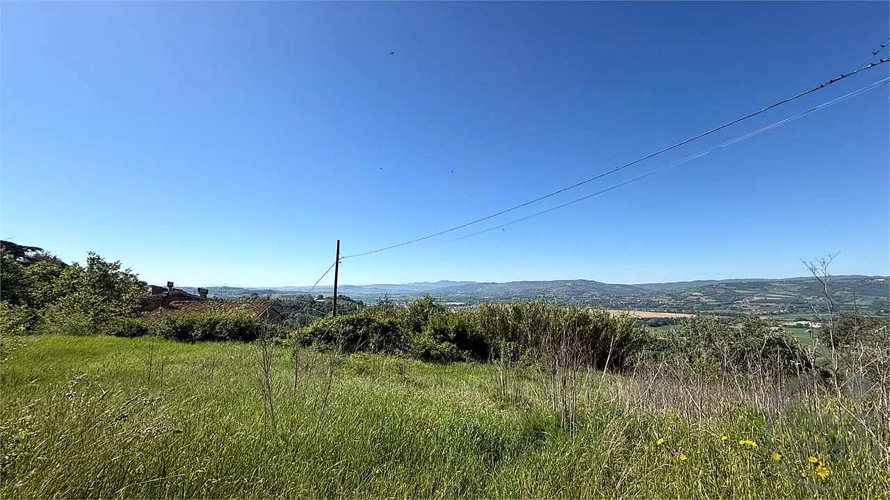 COLLAZZONE - PIEDICOLLE: TERRENO EDIFICABILE PANORAMICO