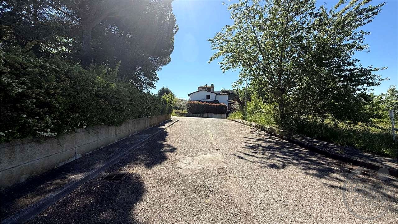 COLLAZZONE - PIEDICOLLE: TERRENO EDIFICABILE PANORAMICO