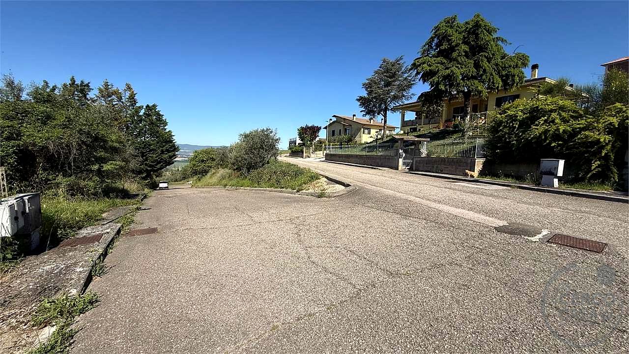 COLLAZZONE - PIEDICOLLE: TERRENO EDIFICABILE PANORAMICO