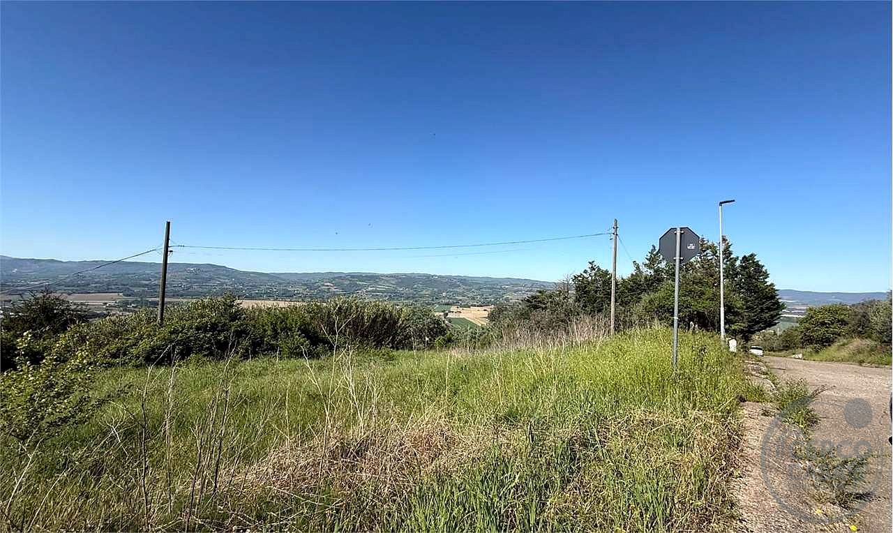 COLLAZZONE - PIEDICOLLE: TERRENO EDIFICABILE PANORAMICO