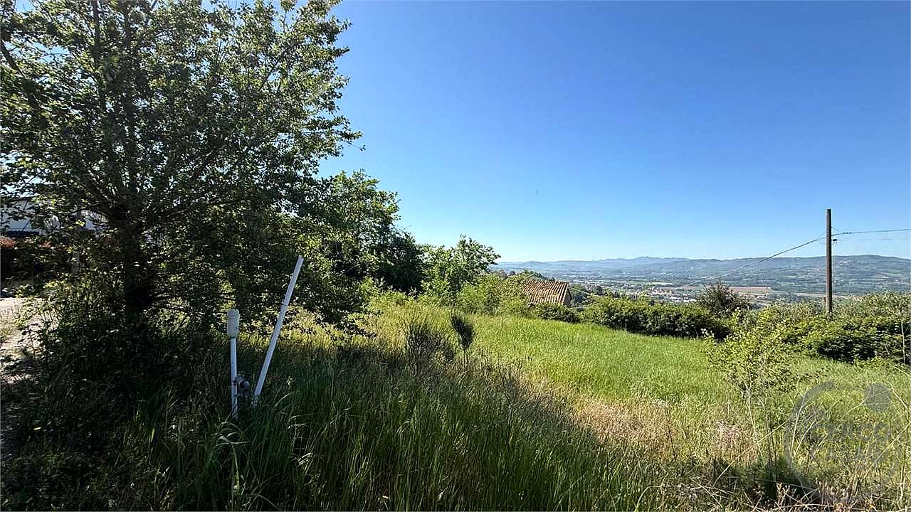 COLLAZZONE - PIEDICOLLE: TERRENO EDIFICABILE PANORAMICO