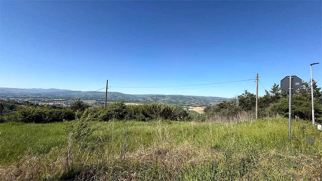 COLLAZZONE - PIEDICOLLE: TERRENO EDIFICABILE PANORAMICO