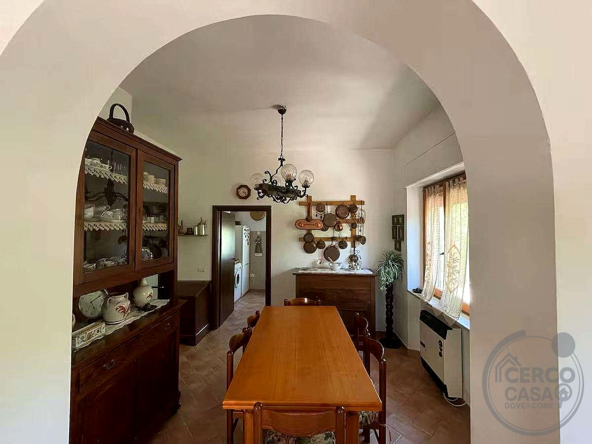 MASSA MARTANA - VILLA SAN FAUSTINO: CASA INDIPENDENTE CON PISCINA