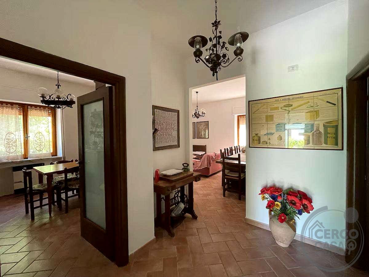 MASSA MARTANA - VILLA SAN FAUSTINO: CASA INDIPENDENTE CON PISCINA