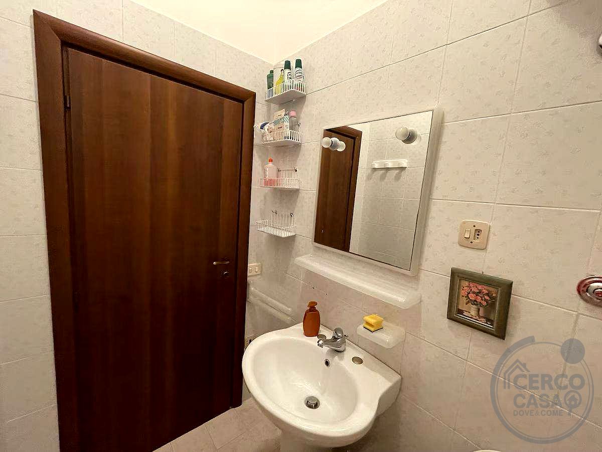 MASSA MARTANA - VILLA SAN FAUSTINO: CASA INDIPENDENTE CON PISCINA
