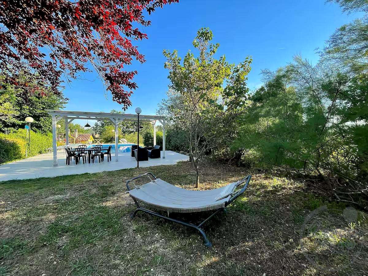 MASSA MARTANA - VILLA SAN FAUSTINO: CASA INDIPENDENTE CON PISCINA