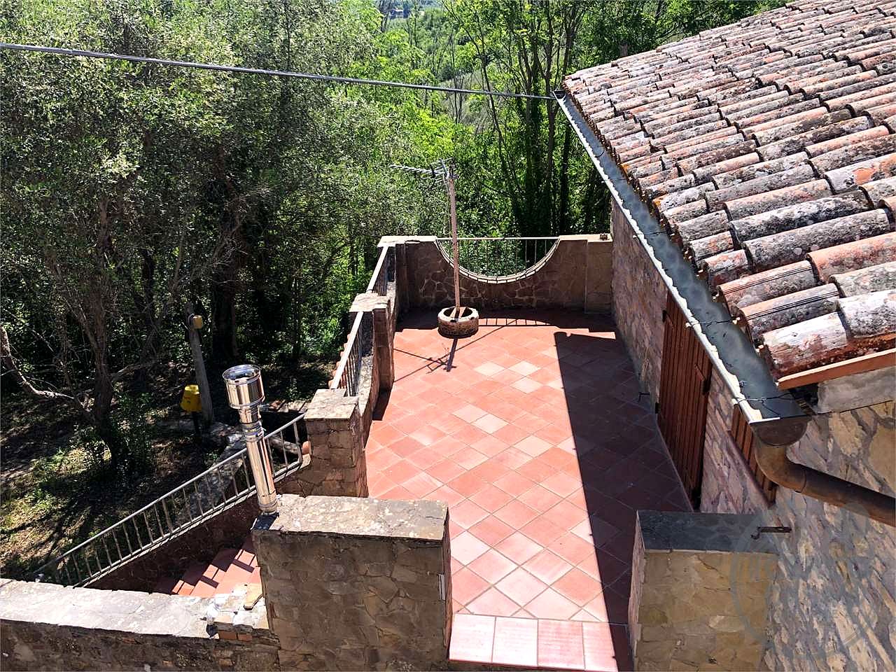 MONTE CASTELLO DI VIBIO - DOGLIO: DUE UNITA' ABITATIVE CON GIARDINO E TERRENO