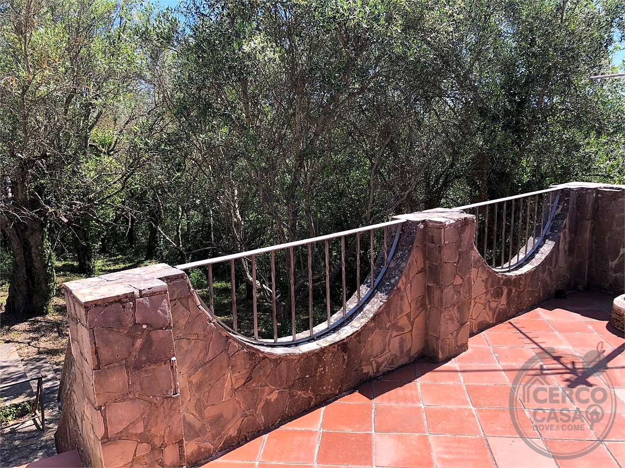 MONTE CASTELLO DI VIBIO - DOGLIO: DUE UNITA' ABITATIVE CON GIARDINO E TERRENO