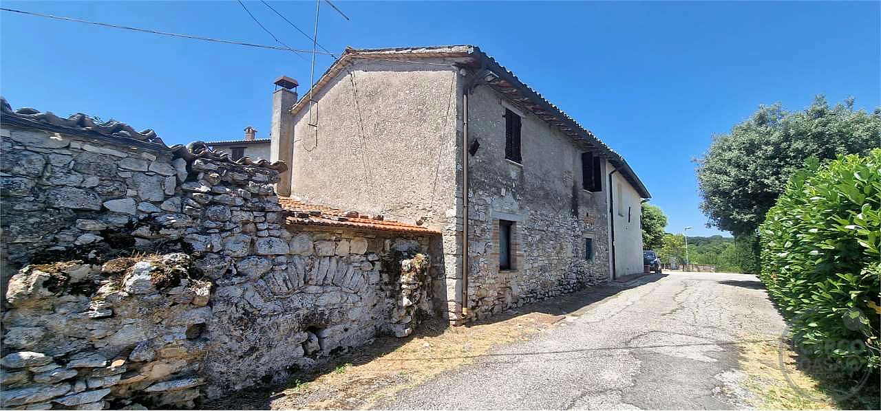 MASSA MARTANA - CASTEL RINALDI: APPARTAMENTO ARREDATO CON GARAGE