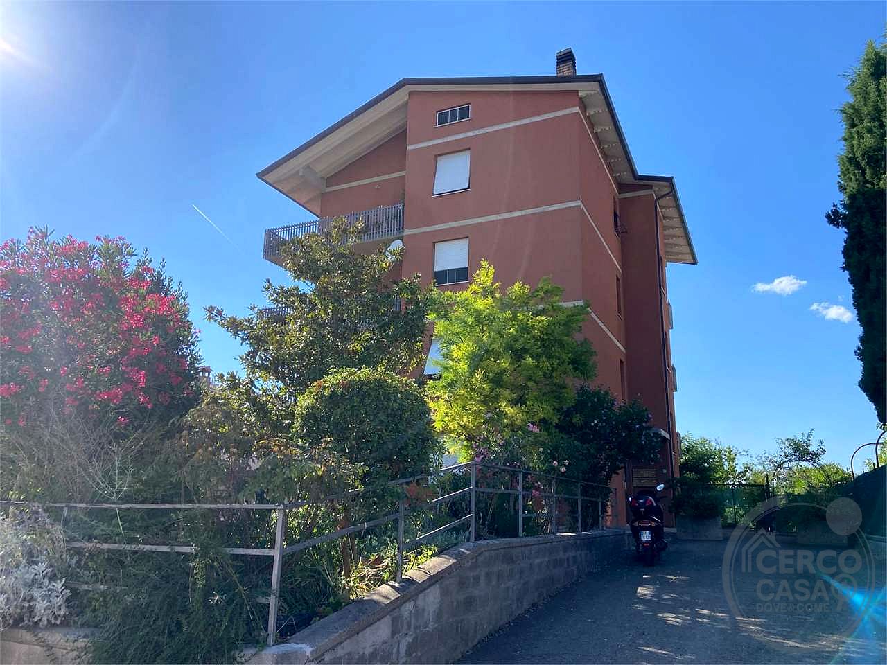 PERUGIA - BOSCO: LUMINOSO APPARTAMENTO CON PICCOLO GIARDINO E ORTO