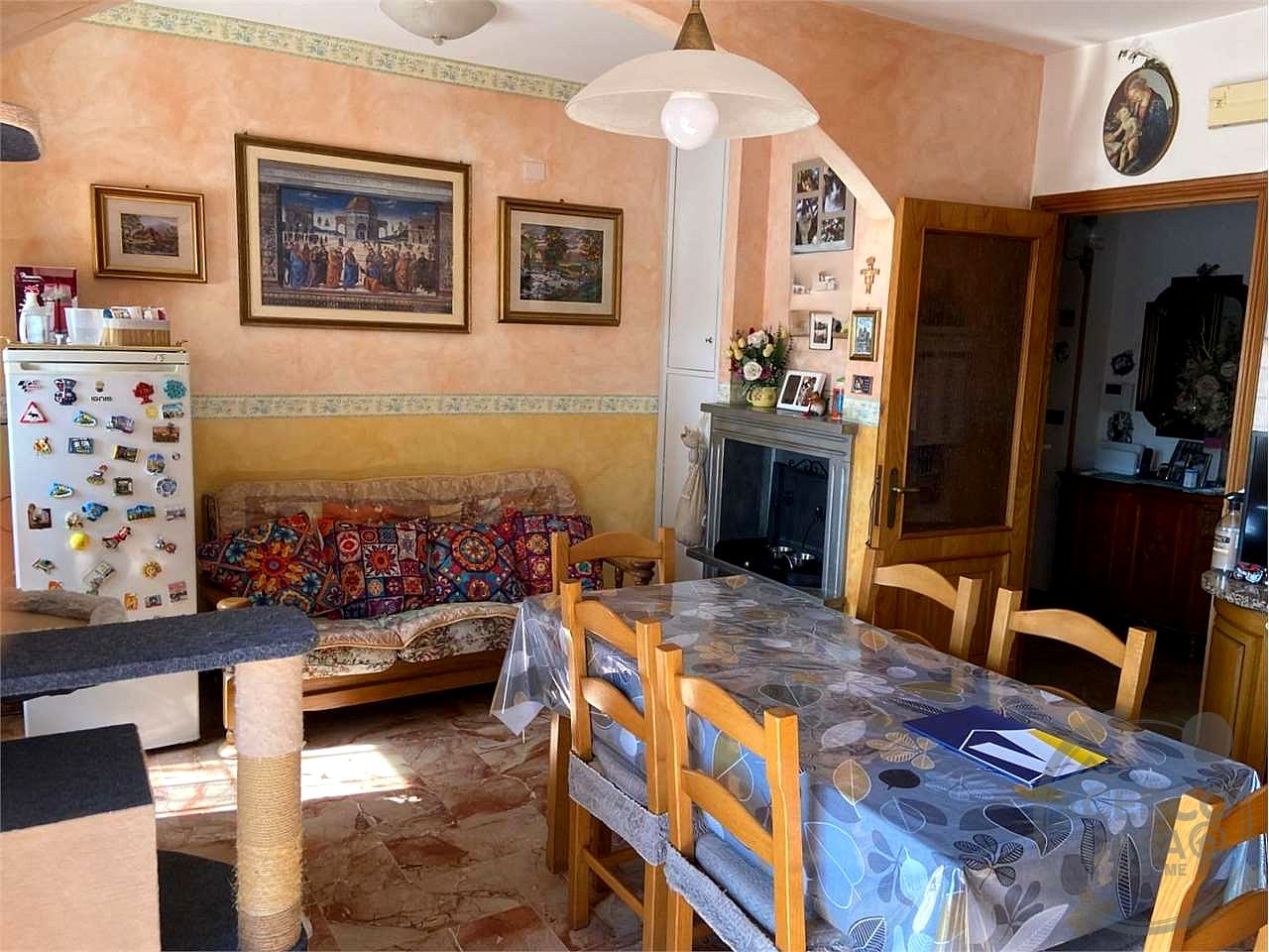 PERUGIA - BOSCO: LUMINOSO APPARTAMENTO CON PICCOLO GIARDINO E ORTO
