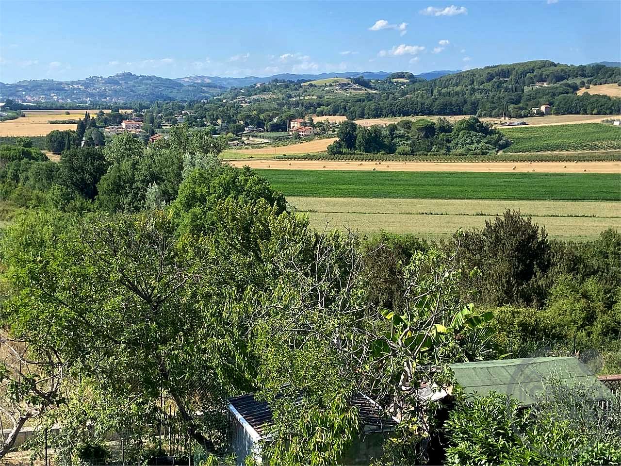 PERUGIA - BOSCO: LUMINOSO APPARTAMENTO CON PICCOLO GIARDINO E ORTO