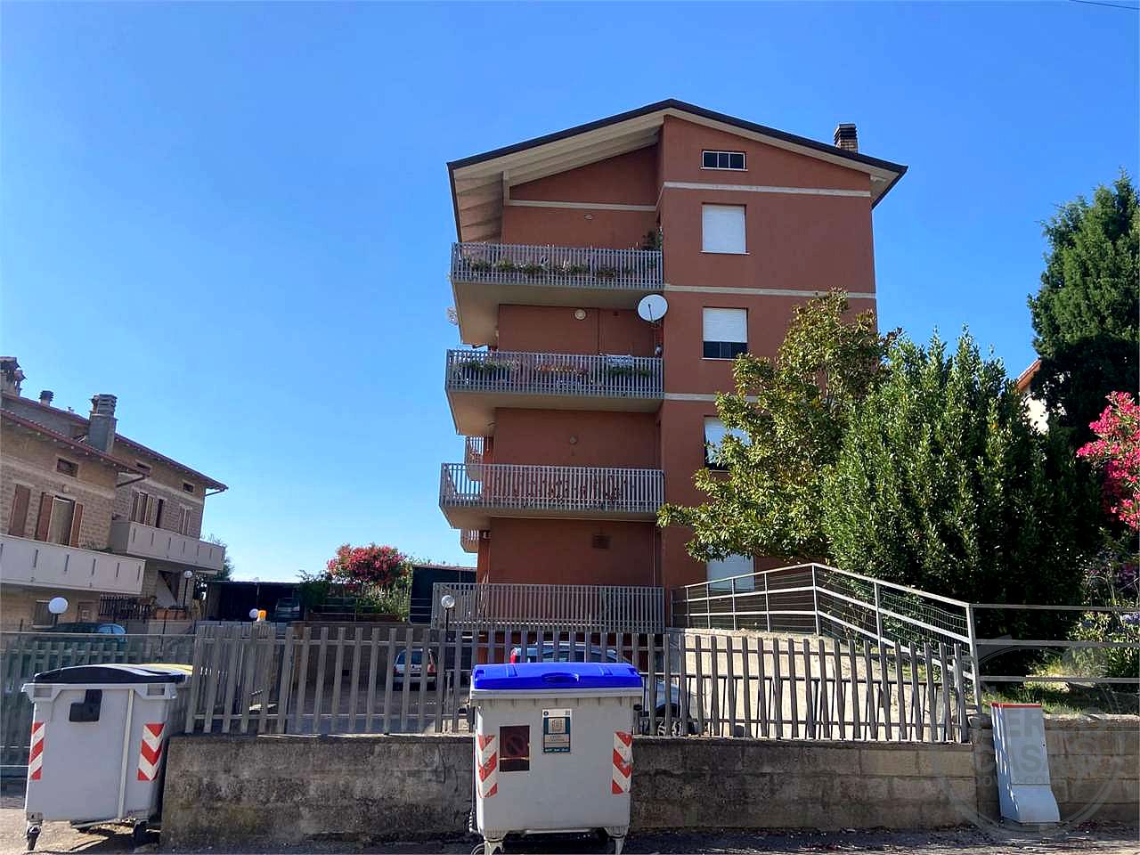 PERUGIA - BOSCO: LUMINOSO APPARTAMENTO CON PICCOLO GIARDINO E ORTO