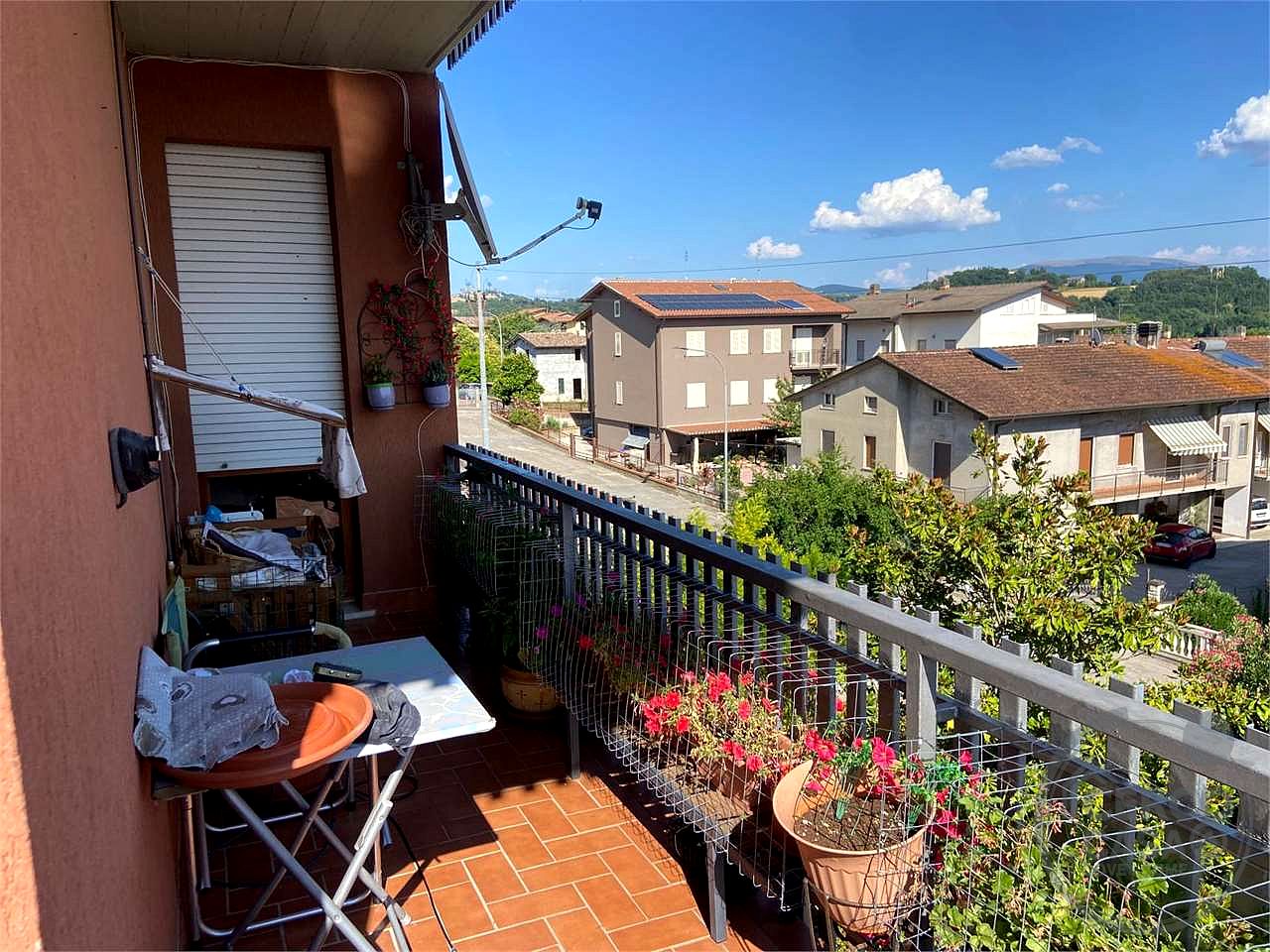 PERUGIA - BOSCO: LUMINOSO APPARTAMENTO CON PICCOLO GIARDINO E ORTO