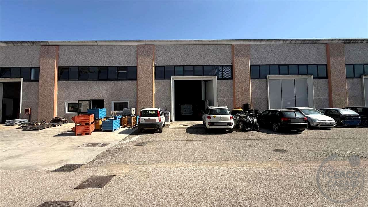 MAGIONE - BACANELLA: CAPANNONE IN VENDITA