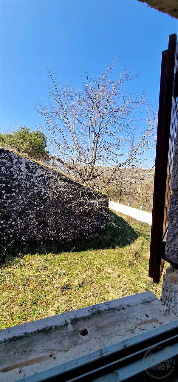 GIANO DELL'UMBRIA - MONTE MARTANO: CASA SINGOLA IMMERSA NEL VERDE
