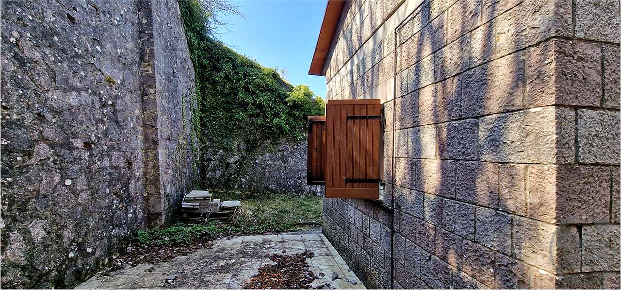 GIANO DELL'UMBRIA - MONTE MARTANO: CASA SINGOLA IMMERSA NEL VERDE