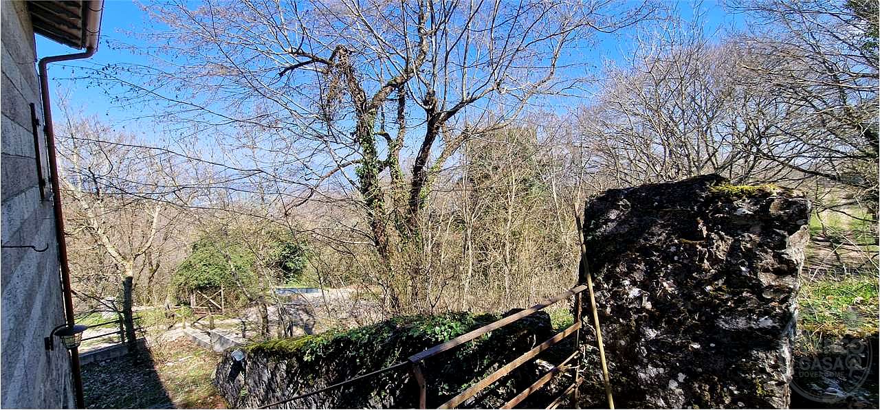 GIANO DELL'UMBRIA - MONTE MARTANO: CASA SINGOLA IMMERSA NEL VERDE