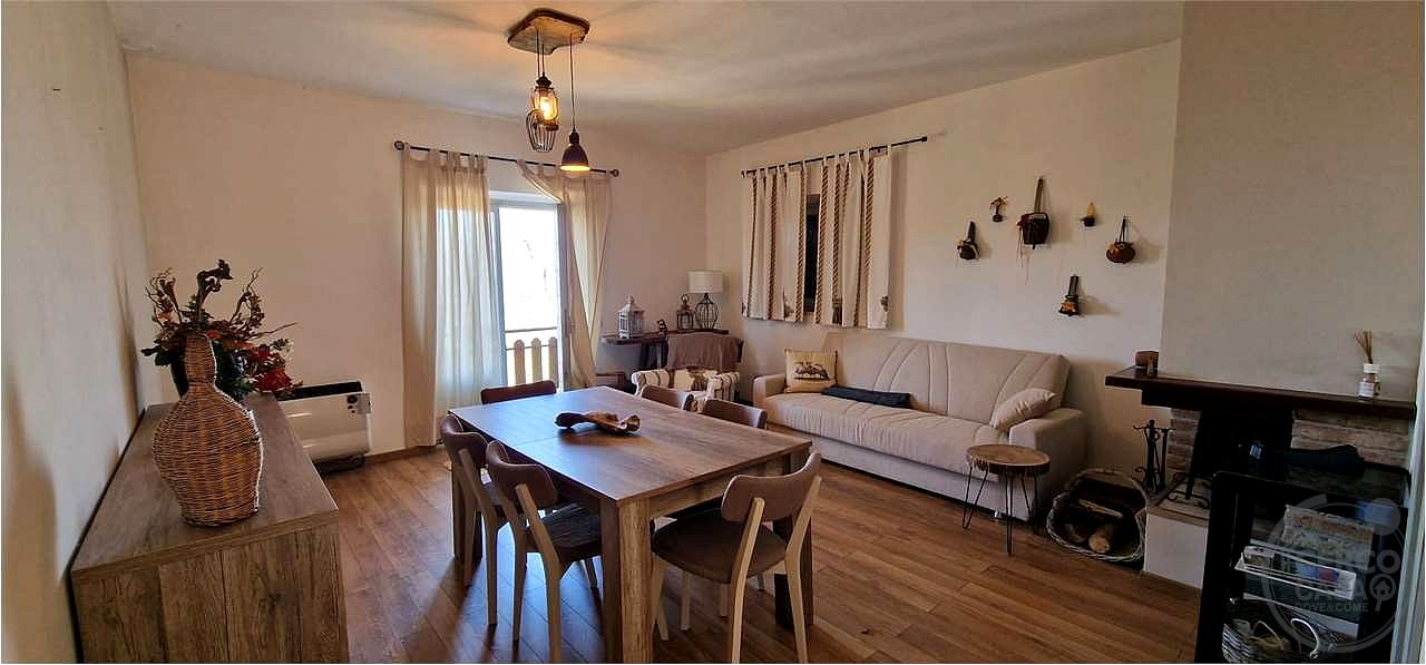 GIANO DELL'UMBRIA - MONTE MARTANO: CASA SINGOLA IMMERSA NEL VERDE