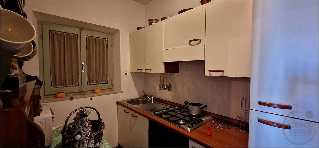GIANO DELL'UMBRIA - MONTE MARTANO: CASA SINGOLA IMMERSA NEL VERDE
