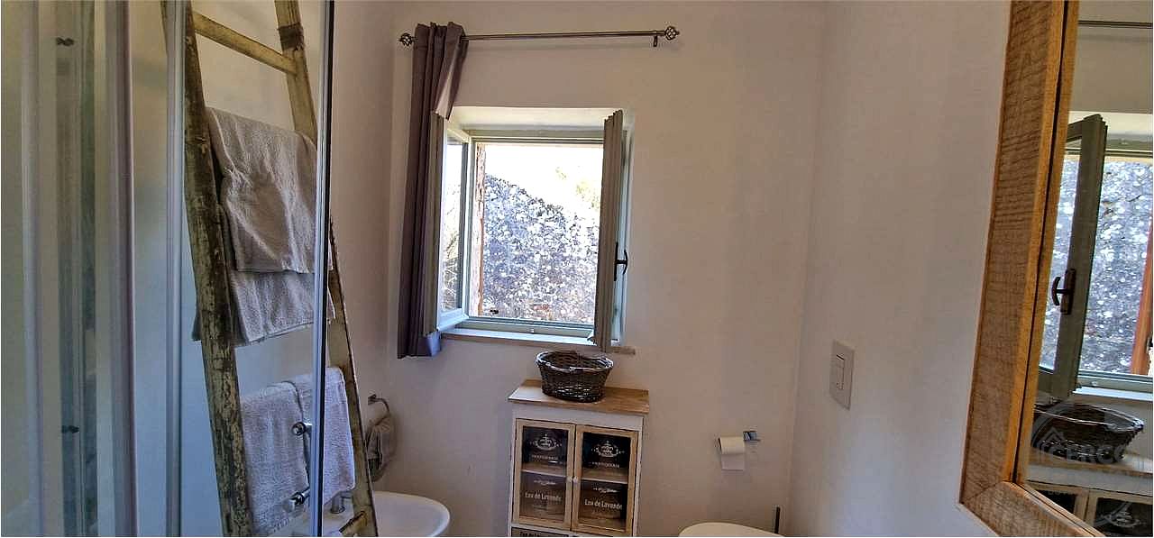 GIANO DELL'UMBRIA - MONTE MARTANO: CASA SINGOLA IMMERSA NEL VERDE