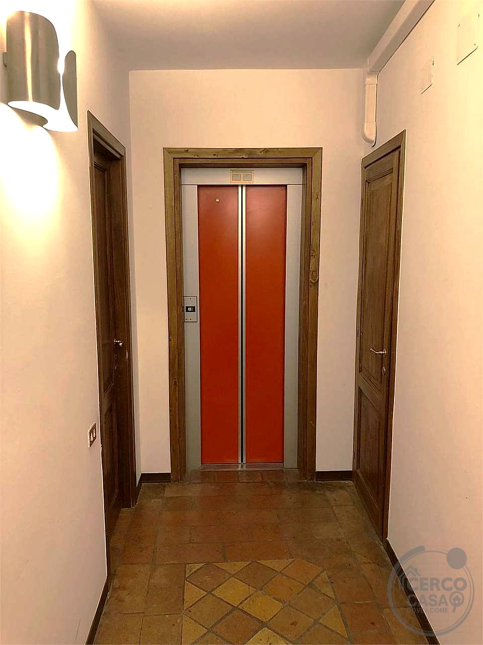 TODI - CENTRO STORICO: ATTICO IN PIAZZA DEL POPOLO