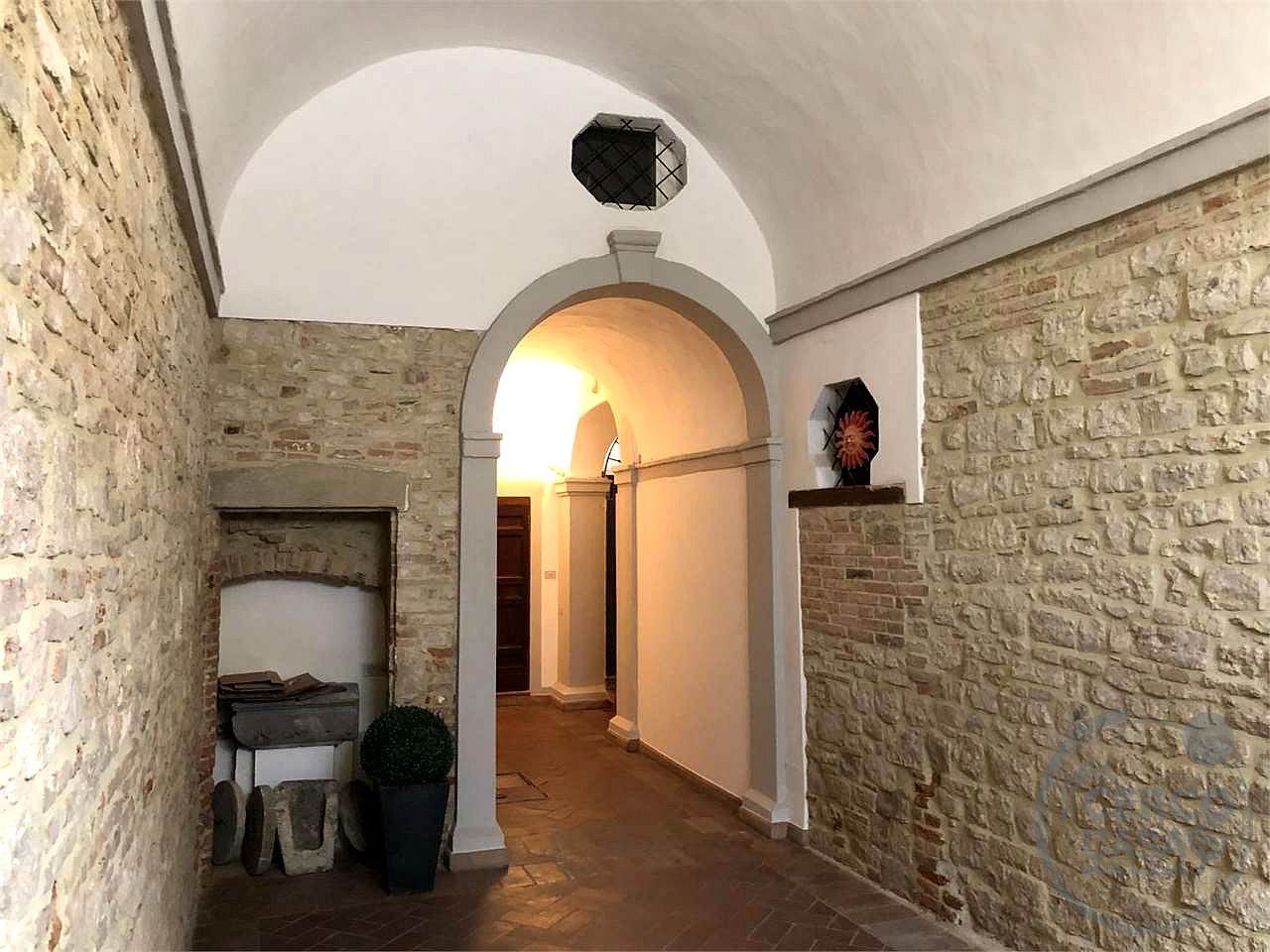 TODI - CENTRO STORICO: ATTICO IN PIAZZA DEL POPOLO