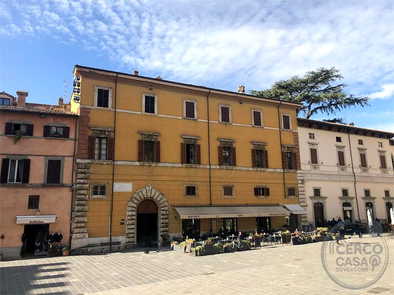 TODI - CENTRO STORICO: ATTICO IN PIAZZA DEL POPOLO