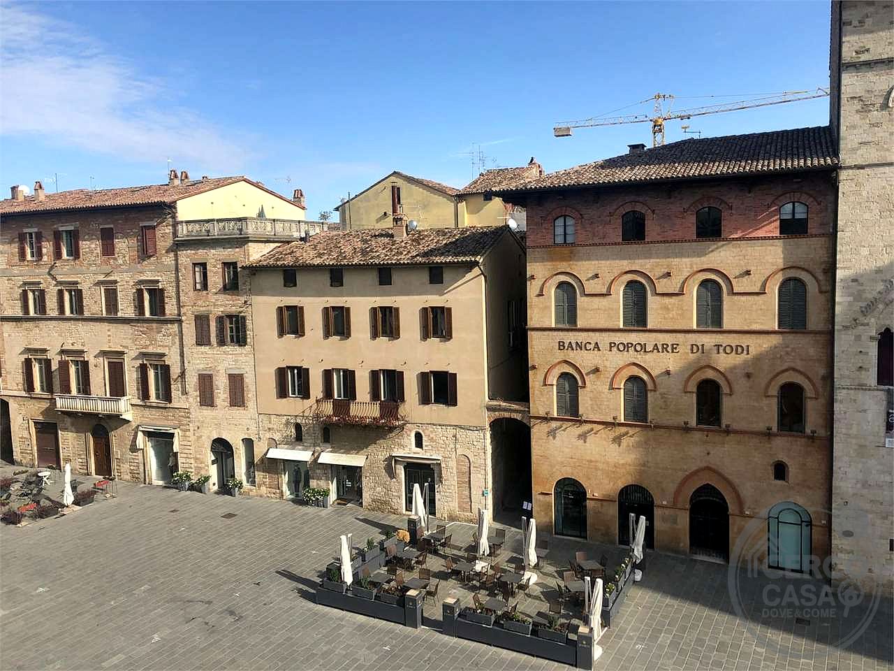 TODI - CENTRO STORICO: ATTICO IN PIAZZA DEL POPOLO