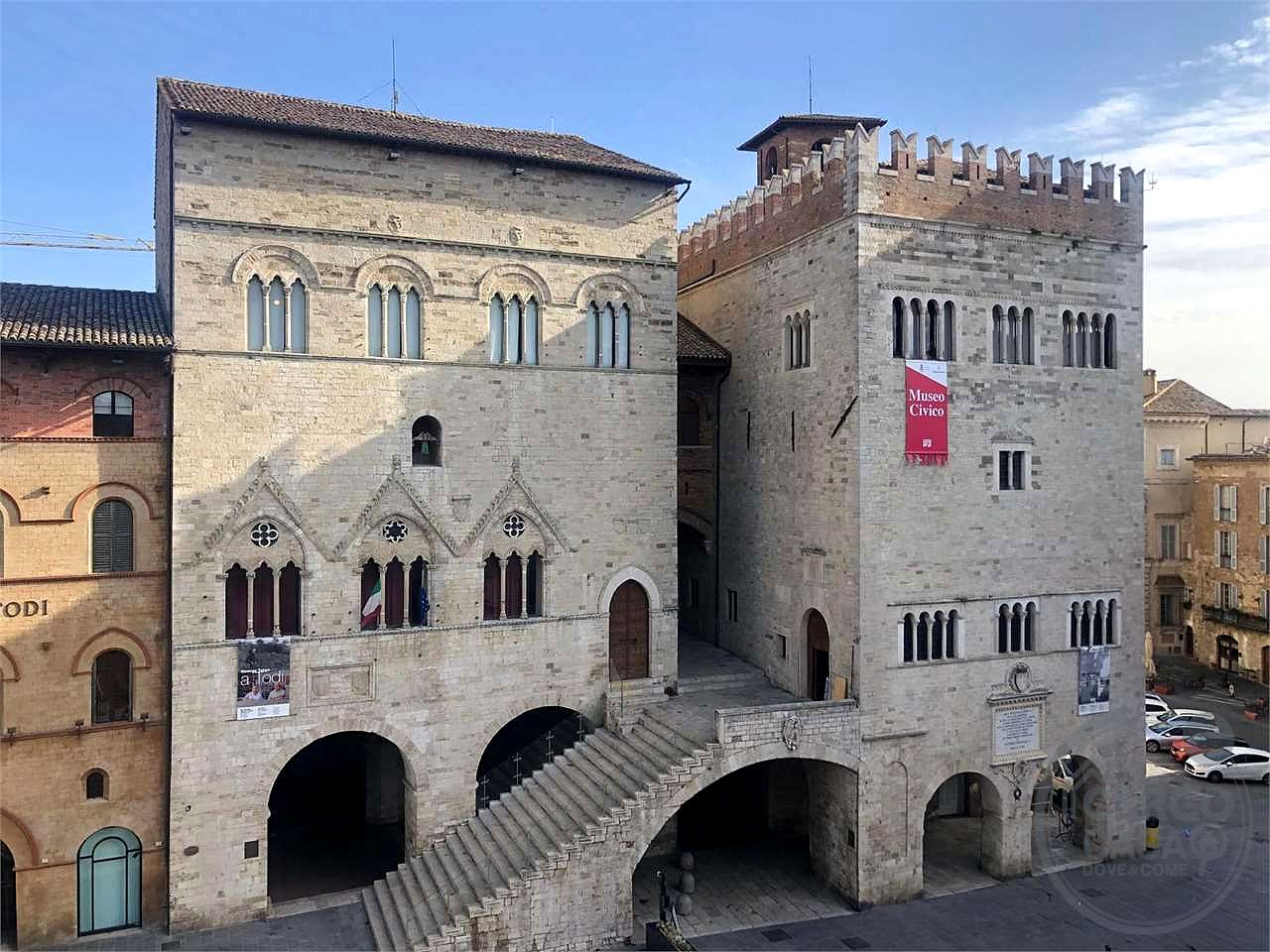 TODI - CENTRO STORICO: ATTICO IN PIAZZA DEL POPOLO