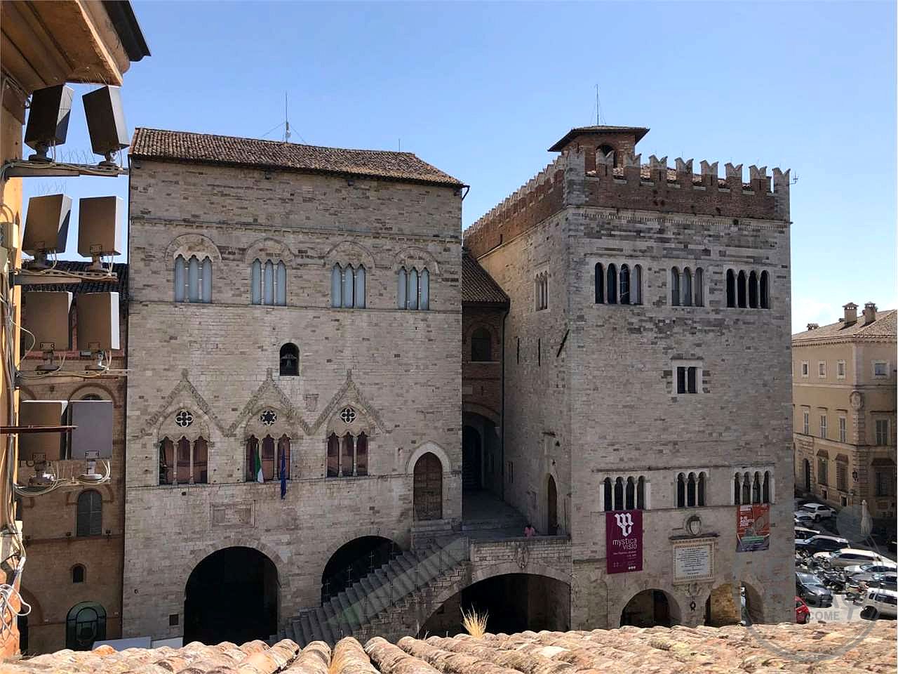 TODI - CENTRO STORICO: ATTICO IN PIAZZA DEL POPOLO