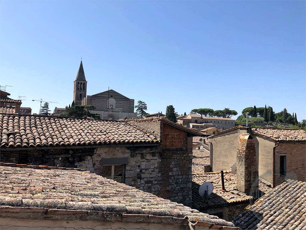 TODI - CENTRO STORICO: ATTICO IN PIAZZA DEL POPOLO