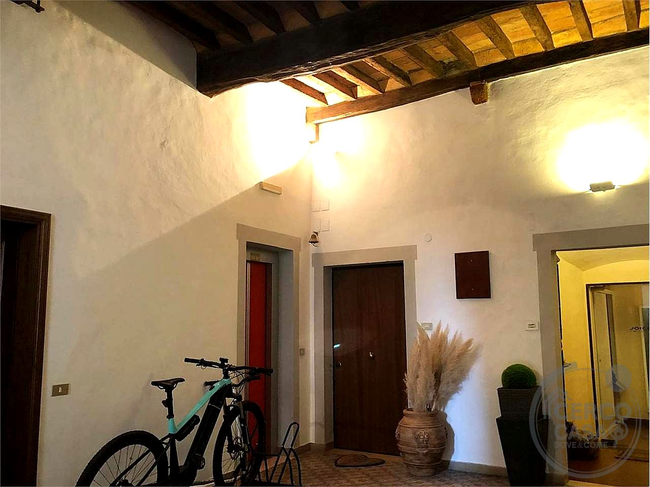 TODI - CENTRO STORICO: ATTICO IN PIAZZA DEL POPOLO