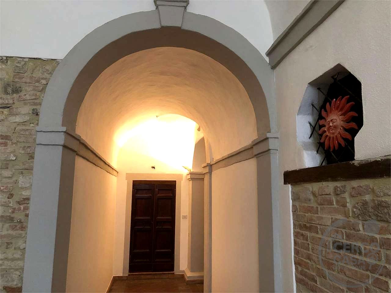 TODI - CENTRO STORICO: ATTICO IN PIAZZA DEL POPOLO