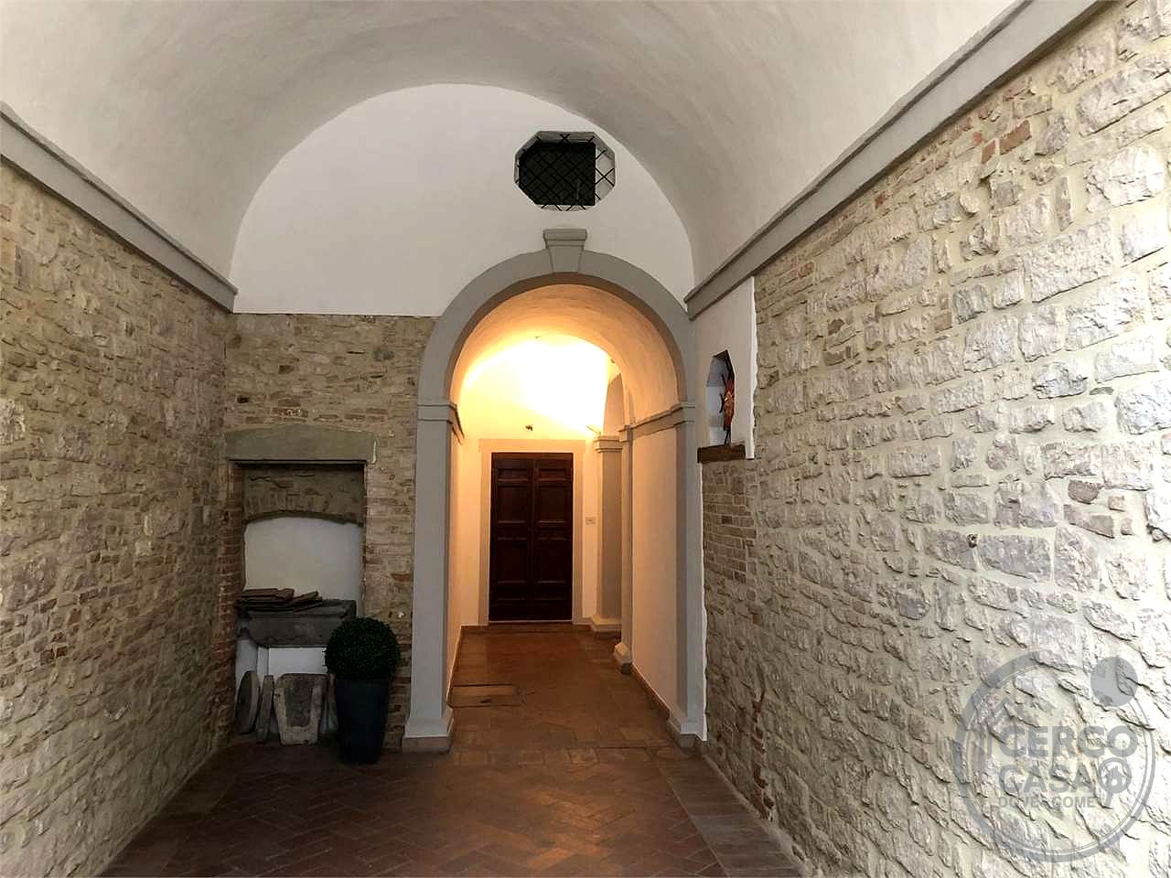 TODI - CENTRO STORICO: ATTICO IN PIAZZA DEL POPOLO