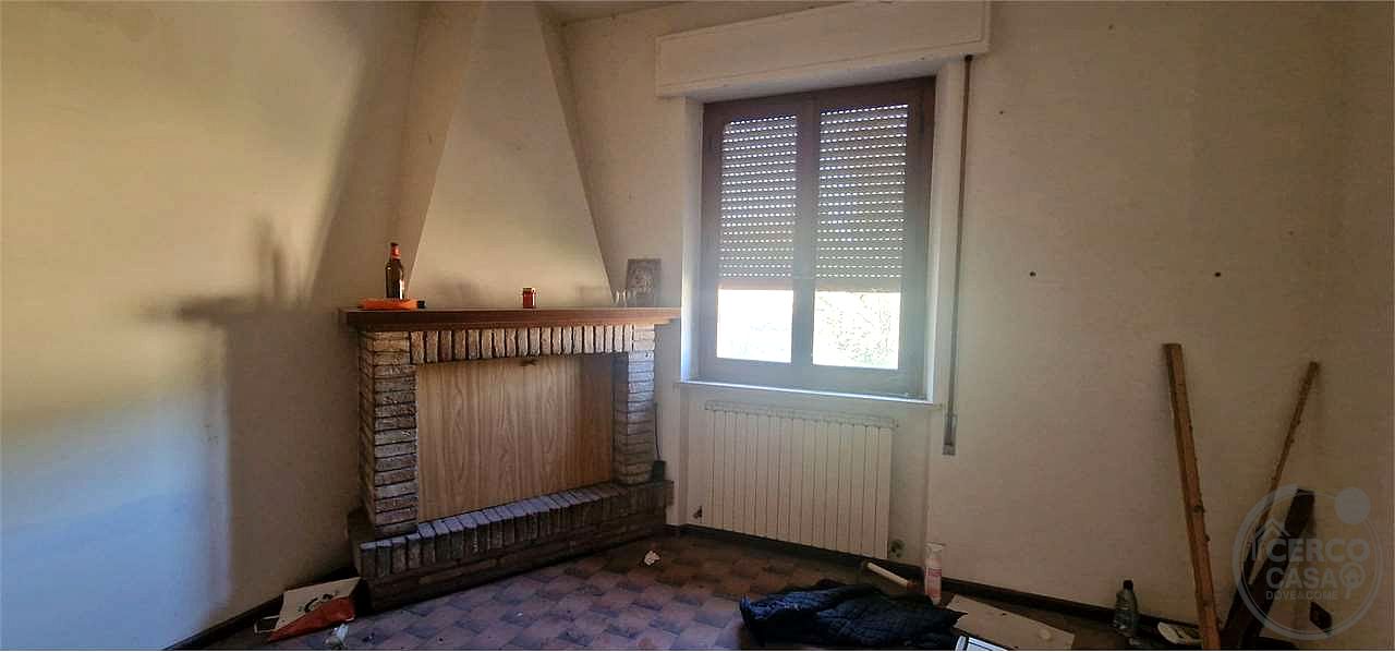SAN VENANZO - CIVITELLA DEI CONTI: CASA SINGOLA CON TERRENO