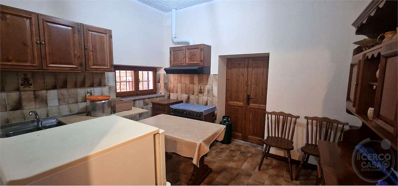 SAN VENANZO - CIVITELLA DEI CONTI: CASA SINGOLA CON TERRENO